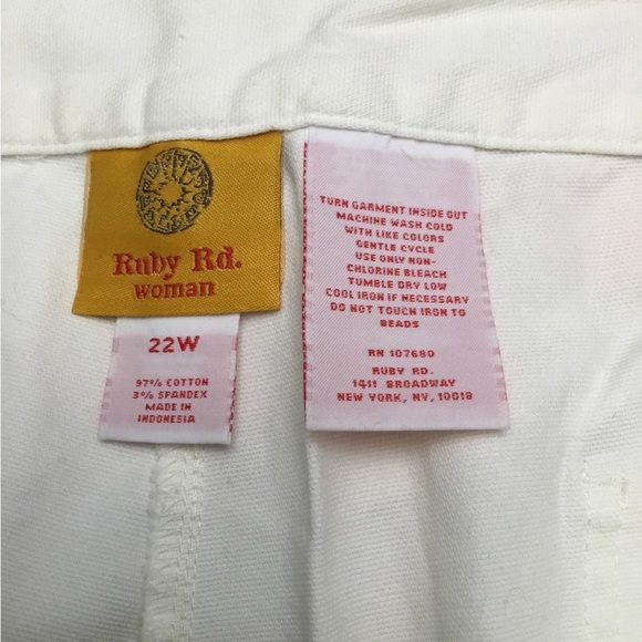 Ruby Rd. Women's Cropped Cream Jeans - Picture 13 of 16